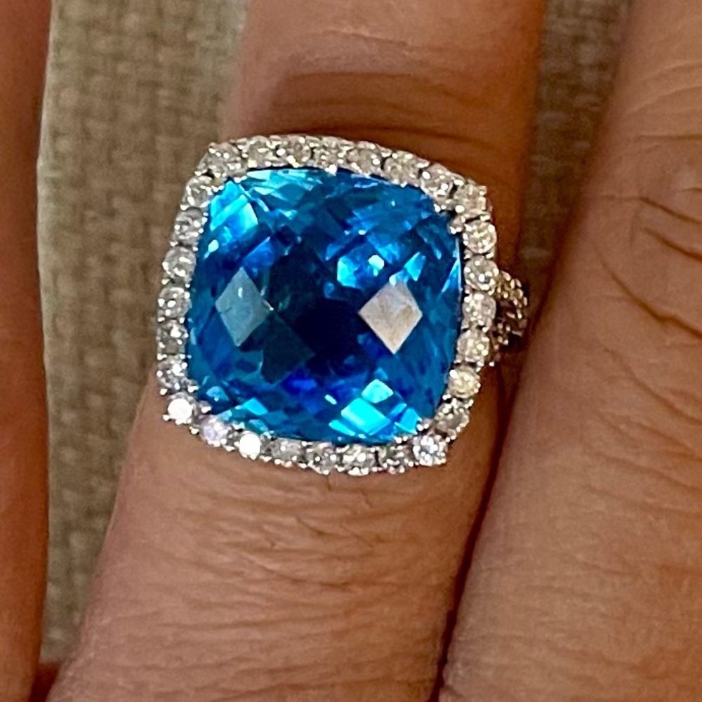 18k white gold blue topaz and diamond ring